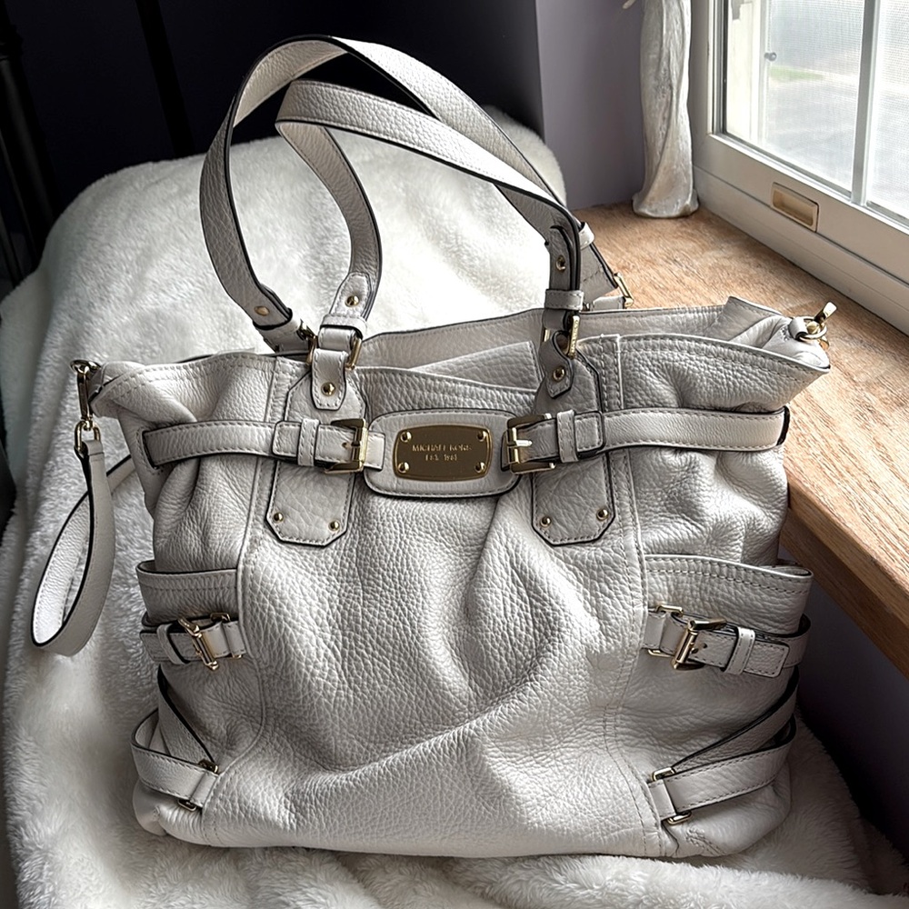 Michael Kors White Leather Tote with Structured Design